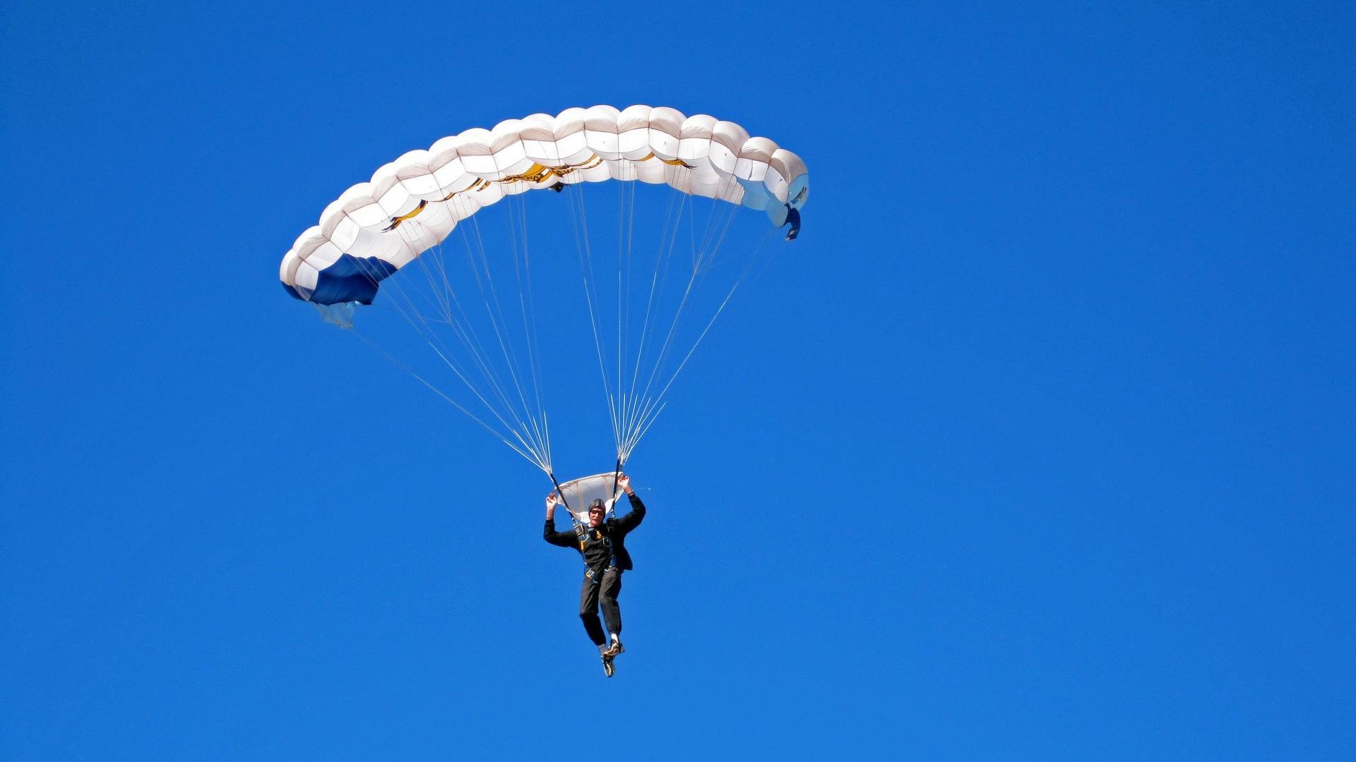 跨界风暴，当掘金打穿爵士法则，文班亚马如何在F1赛道接管年度争冠？