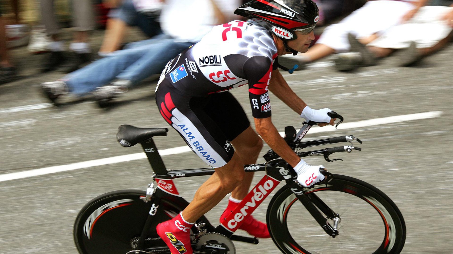 最后一圈的神迹，当诺里斯碾碎雷诺的复仇梦，梅赛德斯王朝在轰鸣中永存